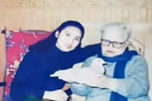 �и�����Ϸ���һλŮ���� ����һ��·